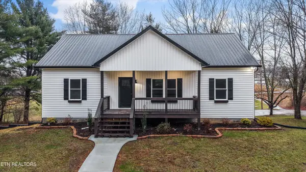 136 Log Lane, Jacksboro, TN 37757