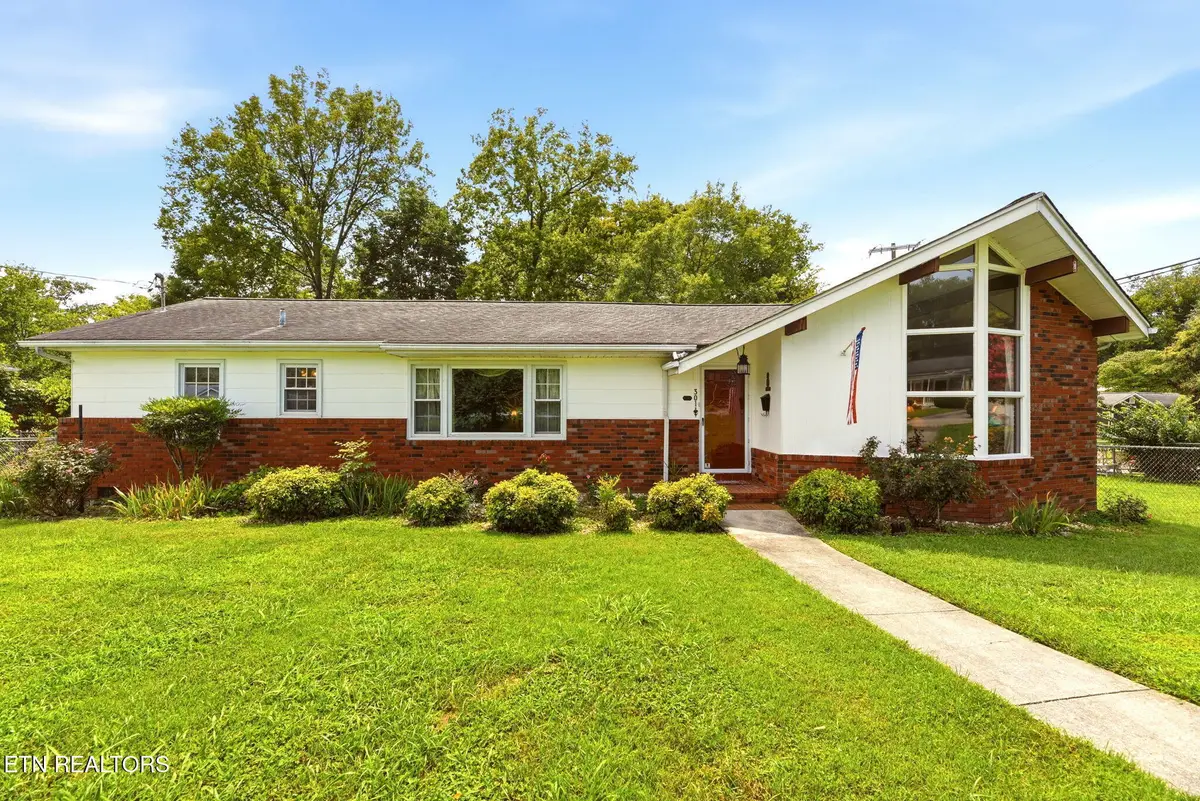 301 Cross St, Clinton, TN 37716 - #1