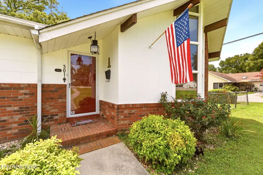 301 Cross St, Clinton, TN 37716 - #3