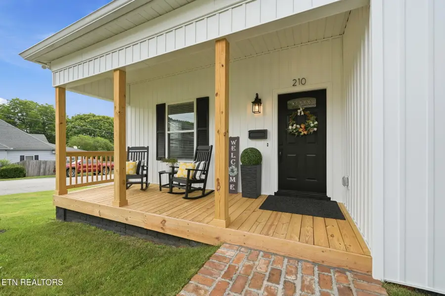 210 E 1st Ave, Lenoir City, TN 37771 - #3