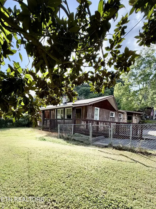 2204 Mentor Rd, Louisville, TN 37777