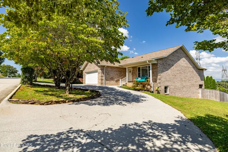 912 Saint Johns Drive, Maryville, TN 37801 - #3