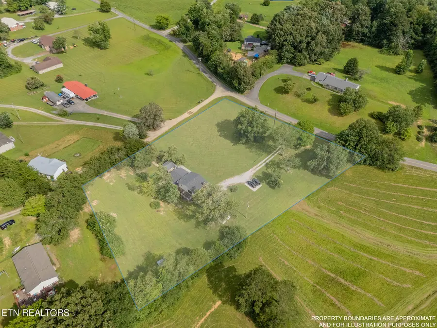 624 Back Valley Rd, Oliver Springs, TN 37840 - #3