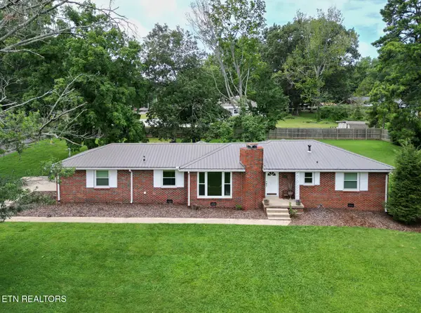 112 S Hummingbird Lane, Dickson, TN 37055