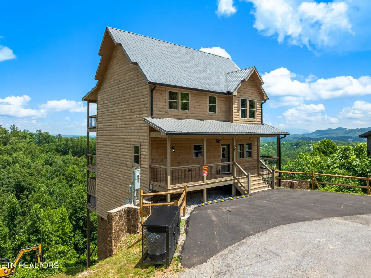 812 Peak Loop Way, Pigeon Forge, TN 37862 - #1