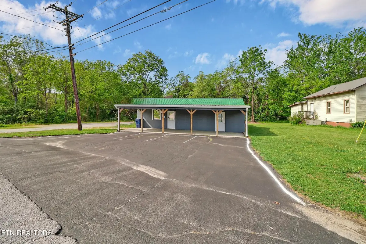 1074 S Main St, Crossville, TN 38555 - #1