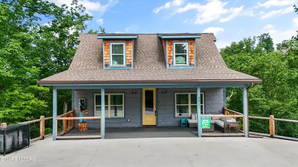 2922 Lightning Strike Drive, Sevierville, TN 37876