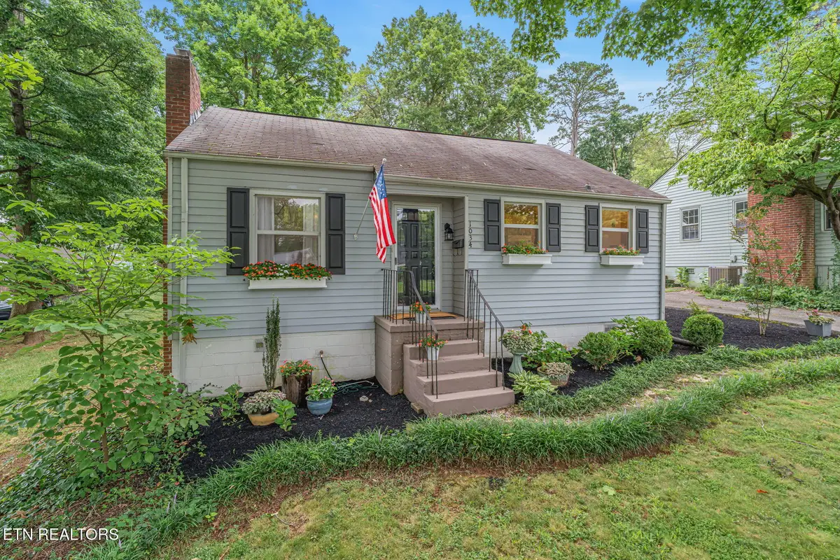 1034 E Churchwell Ave, Knoxville, TN 37917 - #1