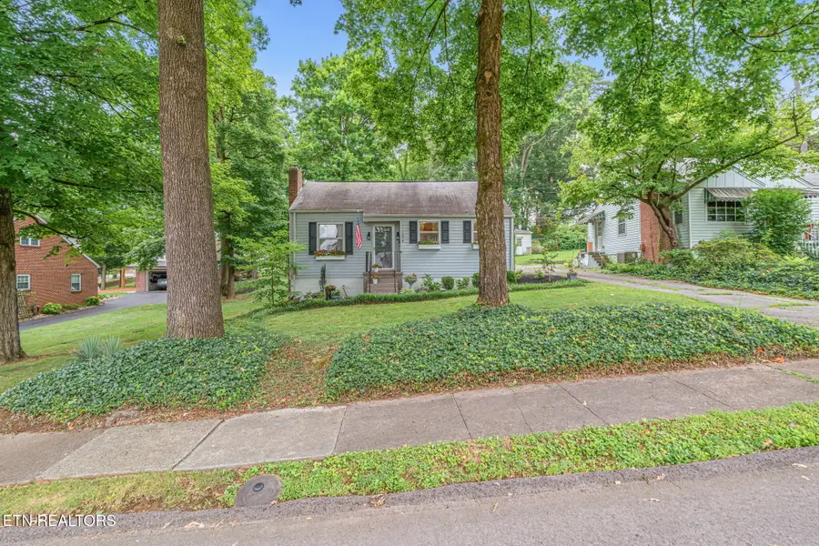 1034 E Churchwell Ave, Knoxville, TN 37917 - #2