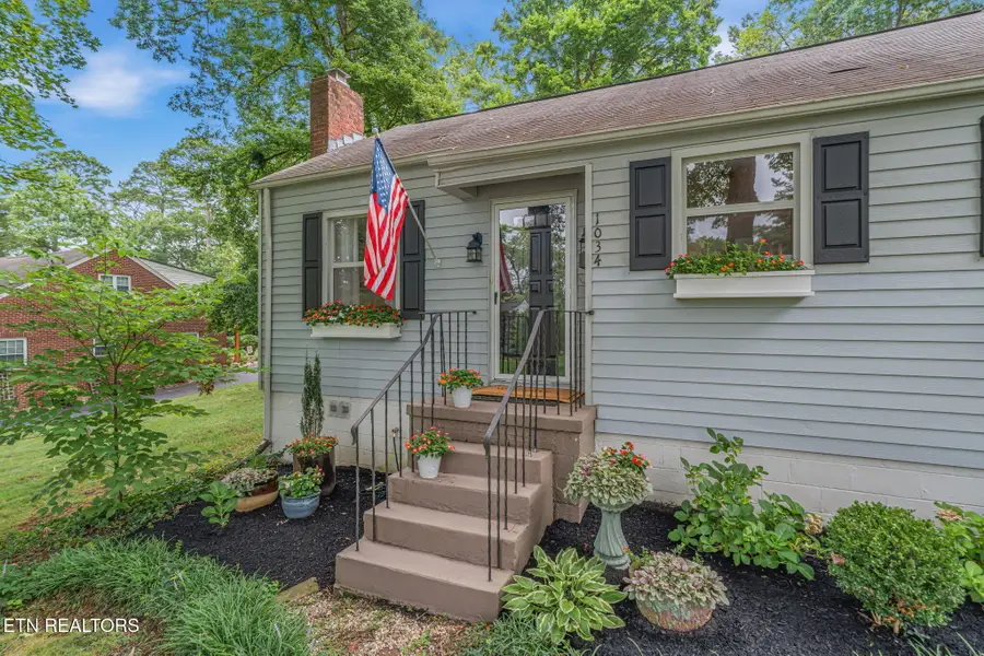 1034 E Churchwell Ave, Knoxville, TN 37917 - #3