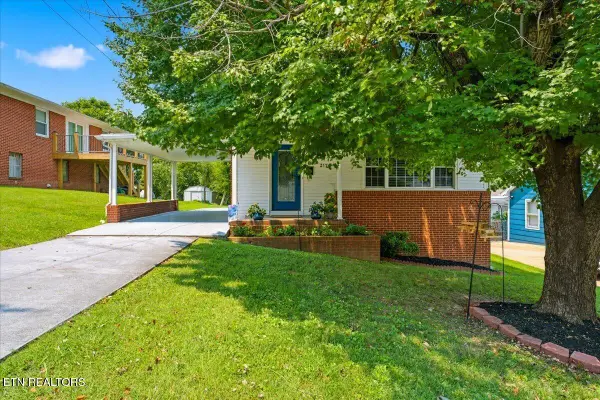 217 W Hicks St, Clinton, TN 37716