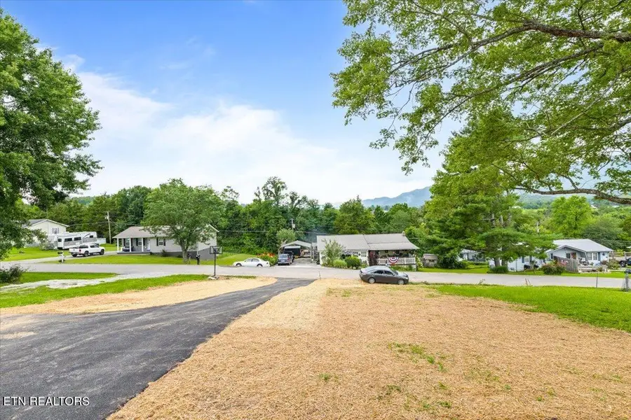 309 Valley View Rd, Lafollette, TN 37766 - #2