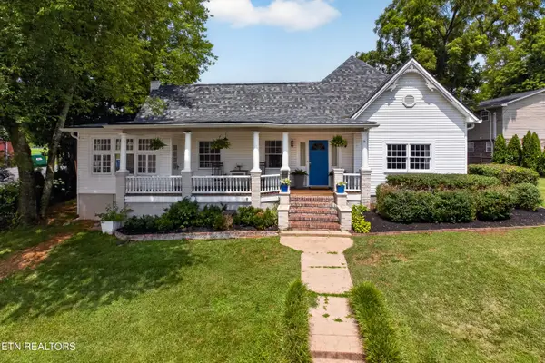 300 N Hicks St, Clinton, TN 37716