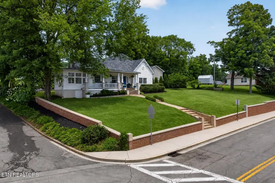 300 N Hicks St, Clinton, TN 37716 - #2