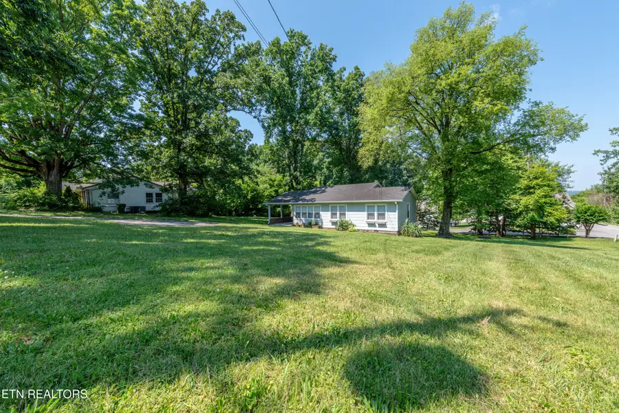 609 Watkins Rd, Maryville, TN 37801 - #3
