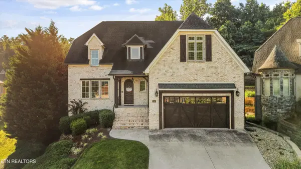 8206 Meadow Falls Lane, Knoxville, TN 37931
