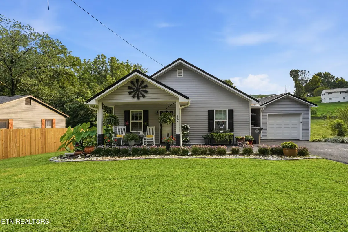 417 Hammond Ave, Mount Carmel, TN 37645 - #1