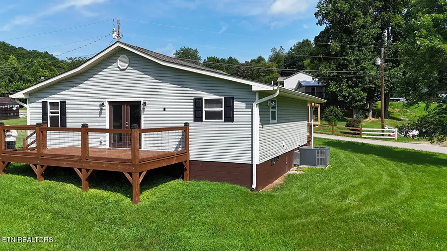 121 Willow Creek Rd, Wartburg, TN 37887 - #3