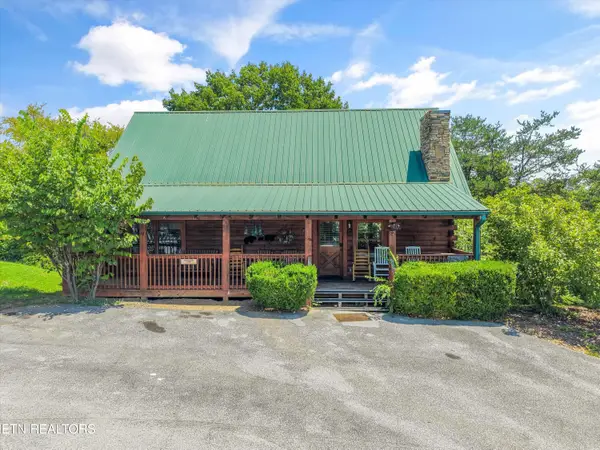 3208 White Falcon Way Way #814, Pigeon Forge, TN 37863
