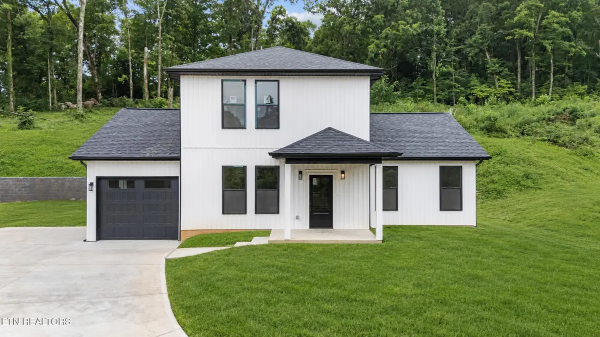 1039 N Gay St, Dandridge, TN 37725 - #1
