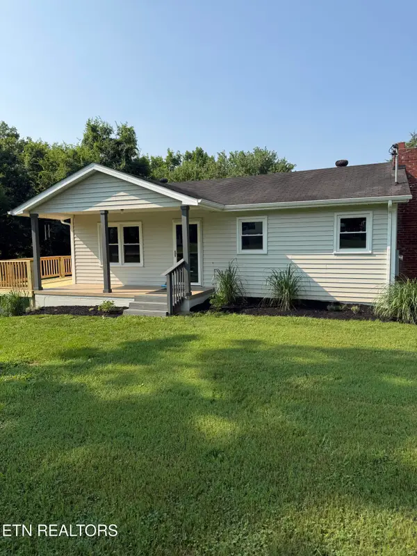 9504 Johnson Rd, Strawberry Plains, TN 37871