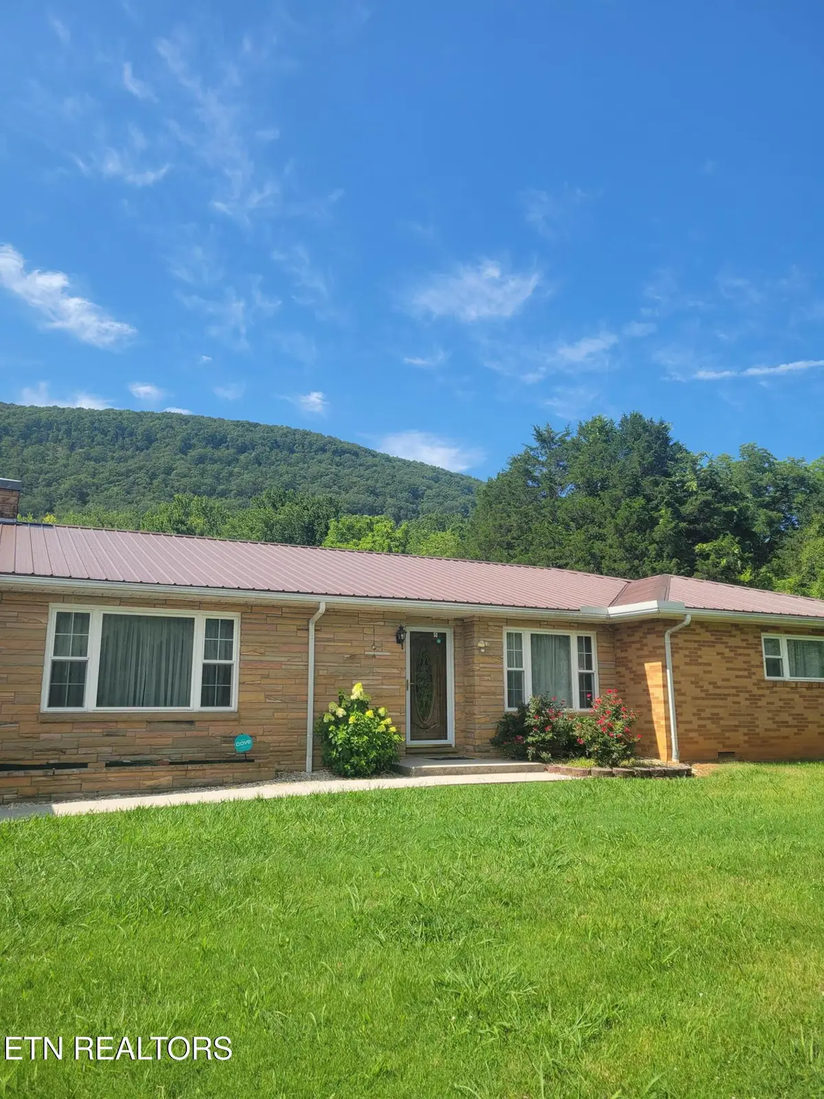 132 Ridgecrest Rd, Harriman, TN 37748 - #1