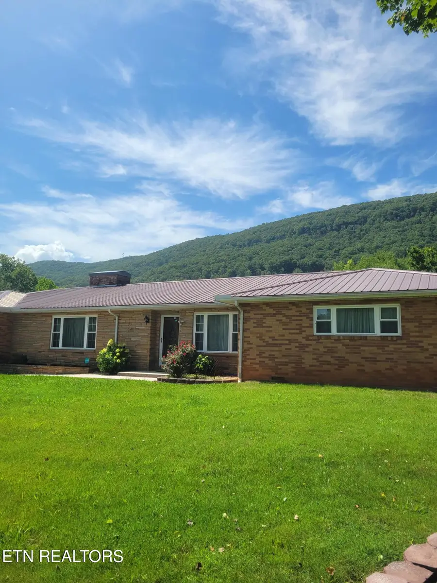 132 Ridgecrest Rd, Harriman, TN 37748 - #2