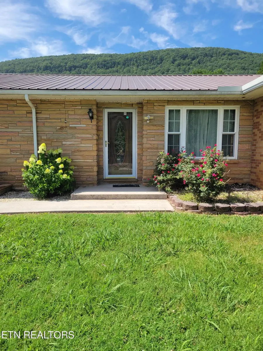 132 Ridgecrest Rd, Harriman, TN 37748 - #3