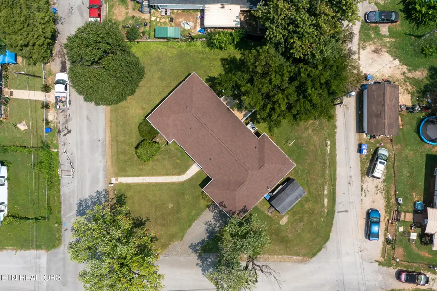 202 Birch St, Harriman, TN 37748 - #2