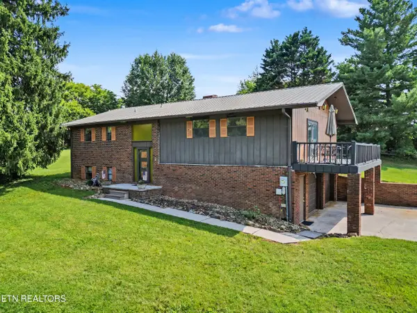 3229 Clover Hill Ridge Rd, Maryville, TN 37801