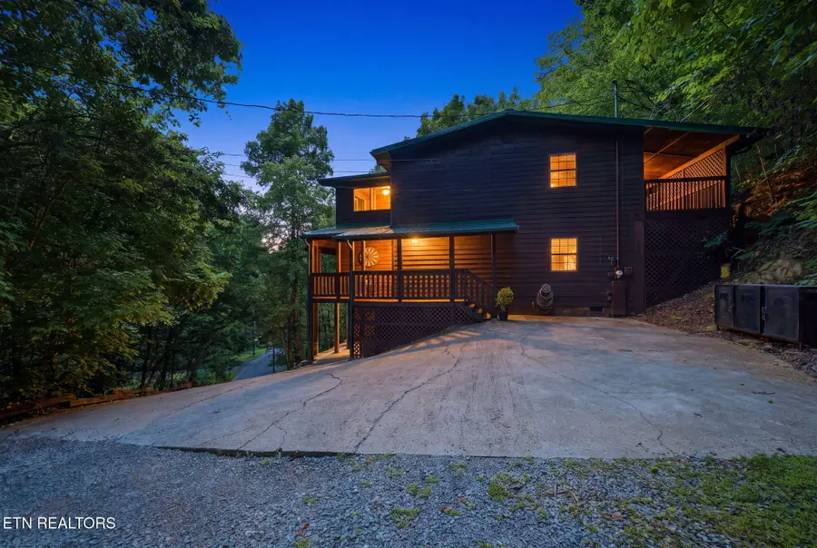 2202 Applewood Rd, Sevierville, TN 37862 - #2