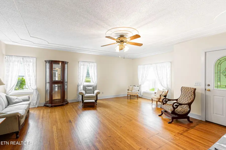 679 N Wright Rd, Alcoa, TN 37701 - #2