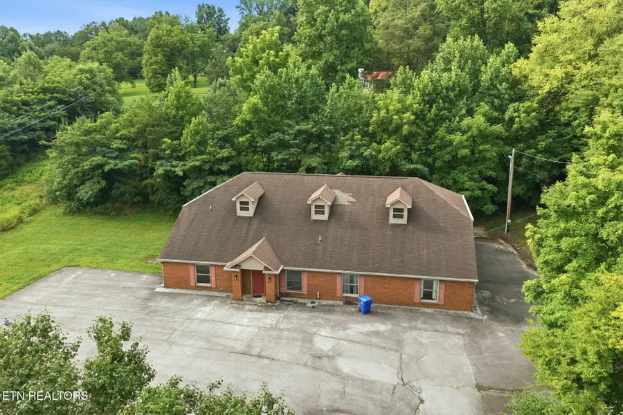 2215 S Roane St, Harriman, TN 37748 - #2