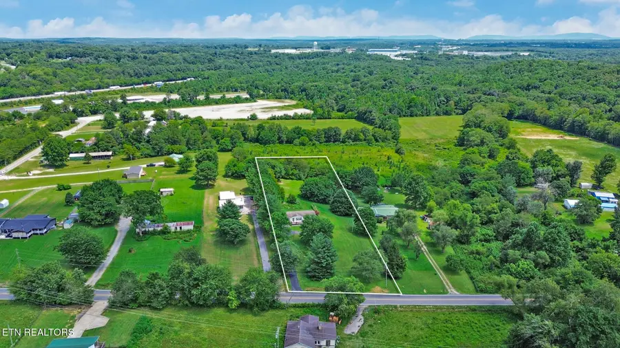 1246 Creston Rd, Crossville, TN 38571 - #3