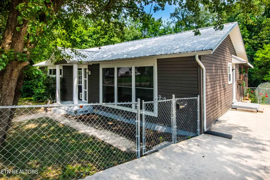 114 E Arrowwood Rd, Oak Ridge, TN 37830 - #2