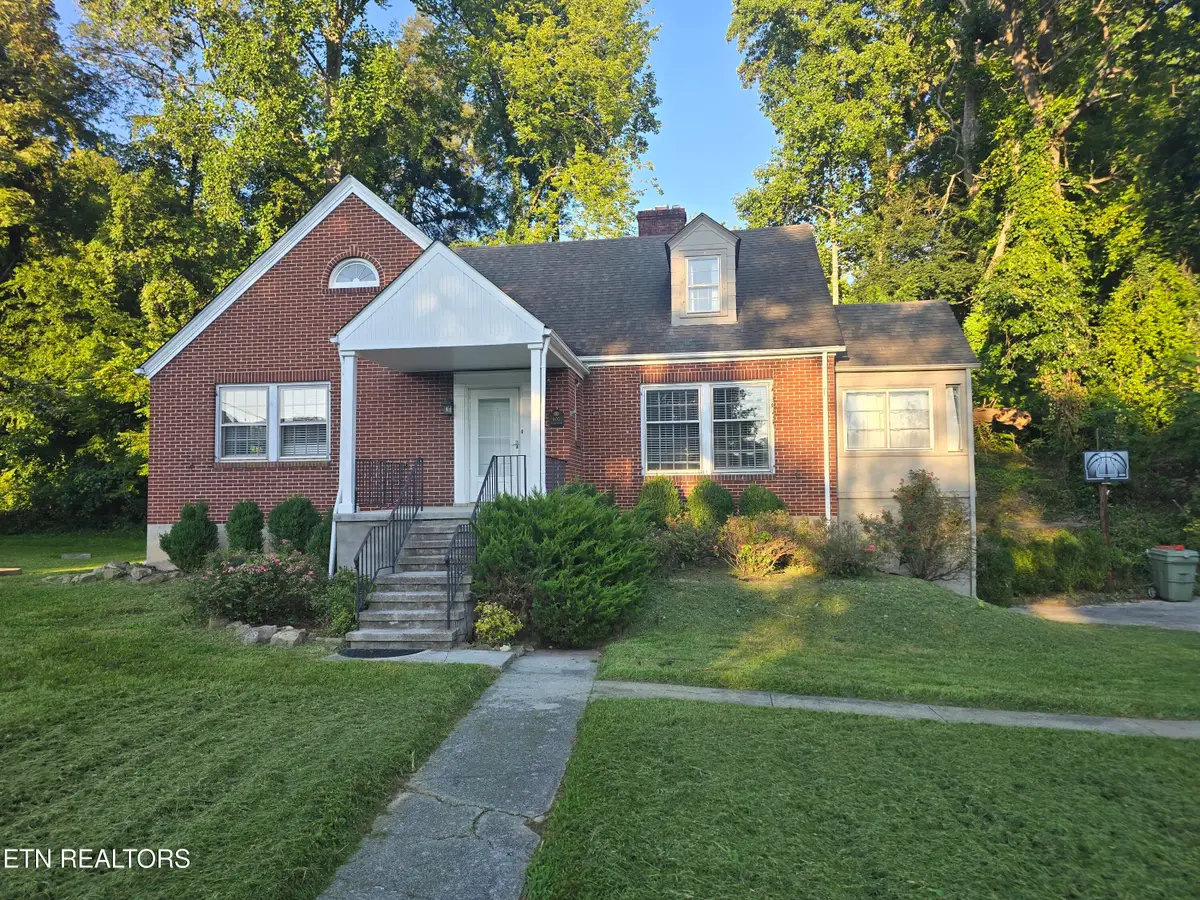 400 Gloucester Ave, Middlesboro, KY 40965 - #1