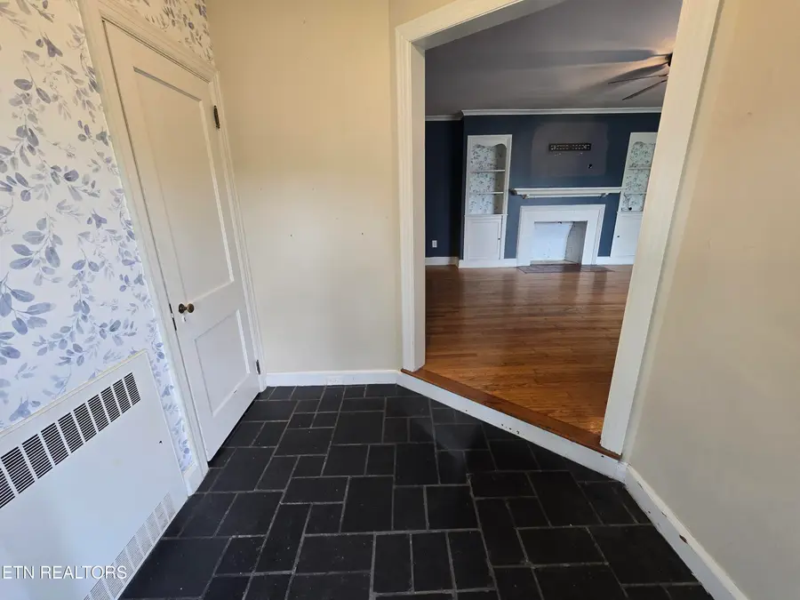 400 Gloucester Ave, Middlesboro, KY 40965 - #3