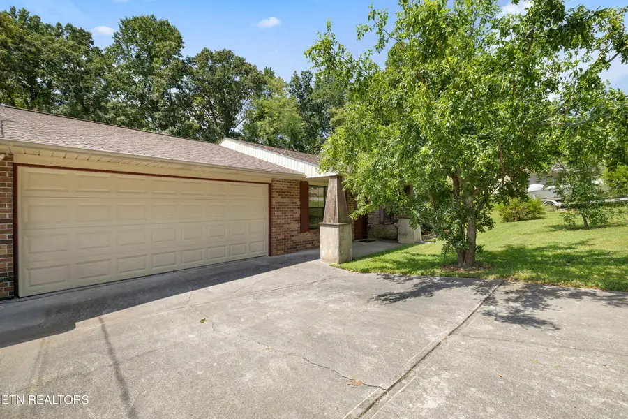 6007 Bridge Garden Rd, Knoxville, TN 37912 - #2