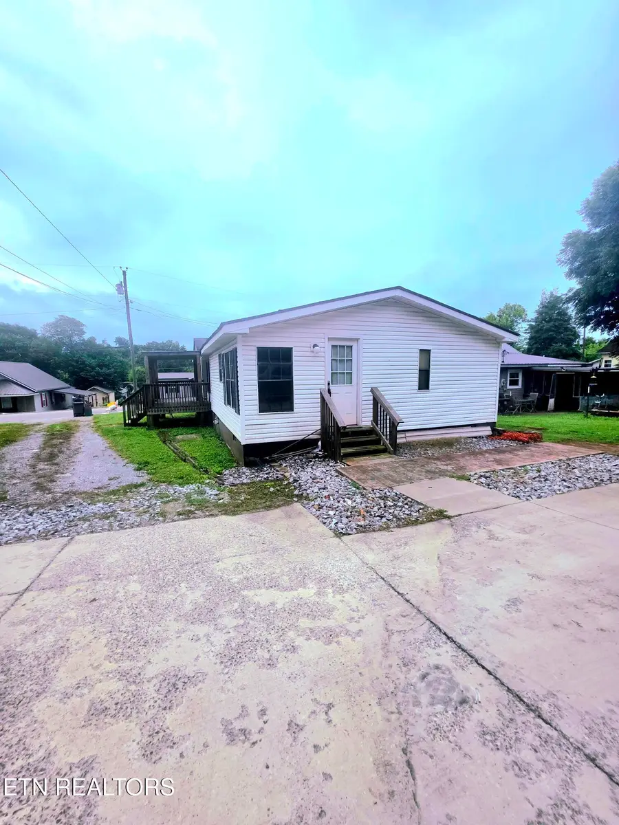 608 Church St, Loudon, TN 37774 - #3