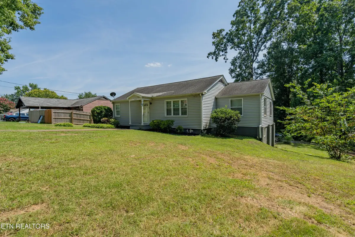 5721 NW Davida Rd, Knoxville, TN 37912 - #1