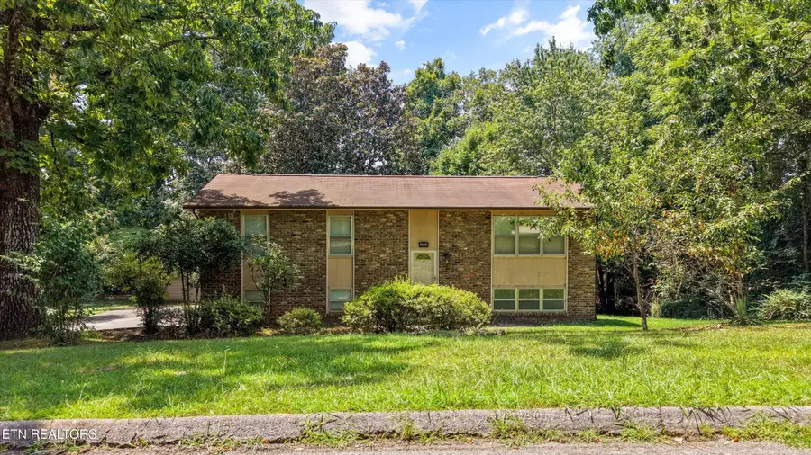 2309 Black Bear Rd, Knoxville, TN 37923 - #2