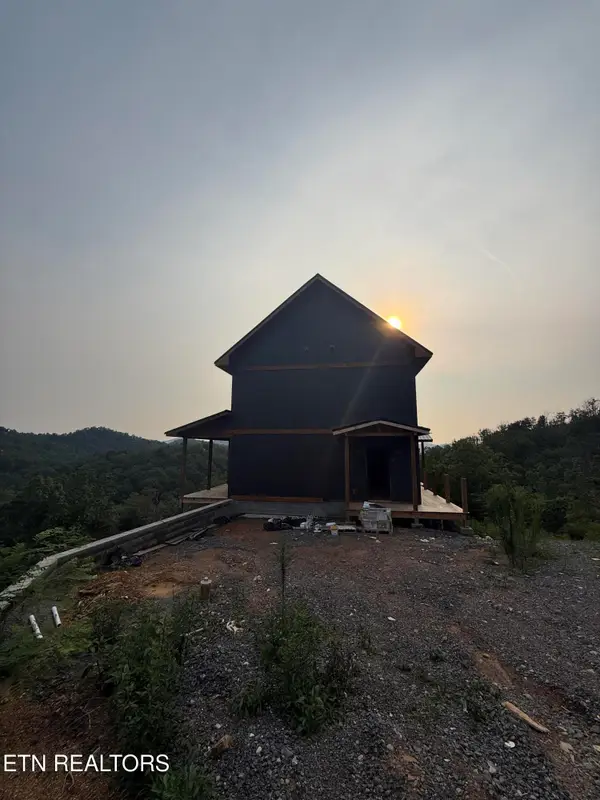 2038 Spurling Rd, Sevierville, TN 37862