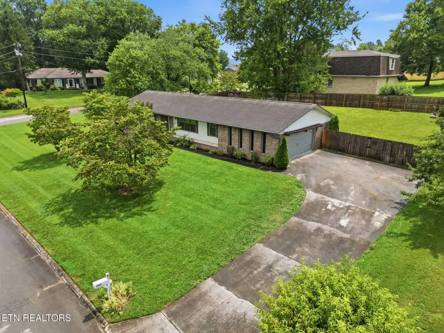 1019 Kensington Blvd, Maryville, TN 37803 - #2