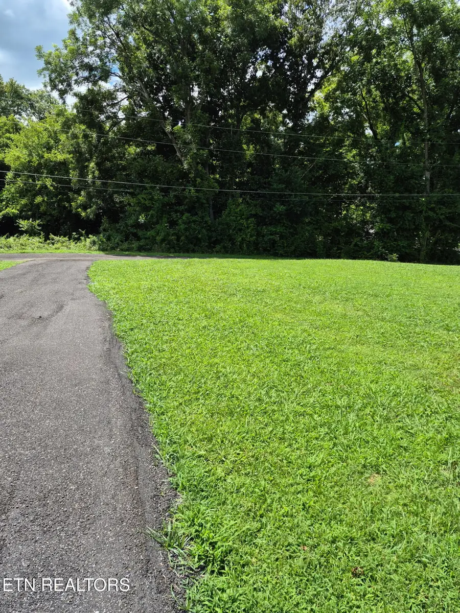 27 N Niota Rd, Englewood, TN 37329 - #3