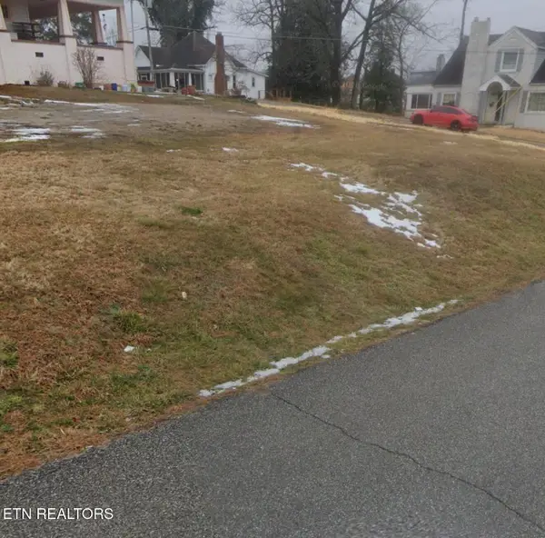 105 W Ash St, LaFollette, TN 37766
