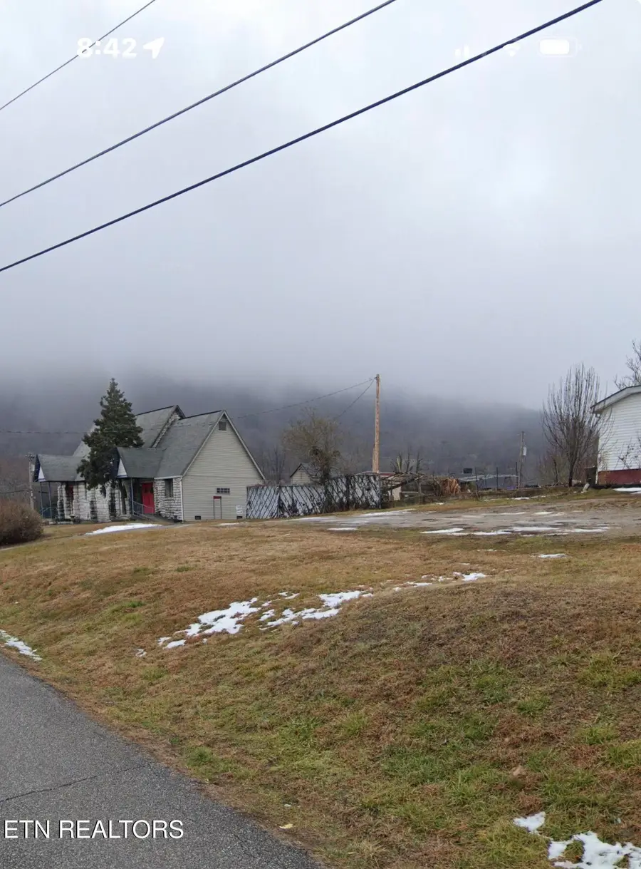 105 W Ash St, Lafollette, TN 37766 - #2