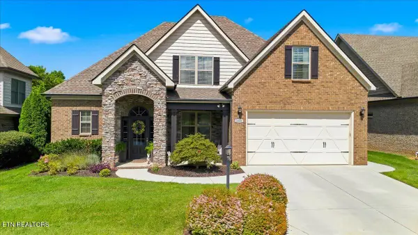 2220 Villa Garden Way, Knoxville, TN 37932