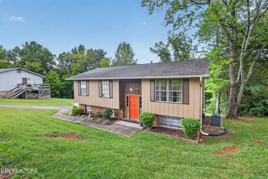 2220 Highland Rd, Maryville, TN 37801 - #2