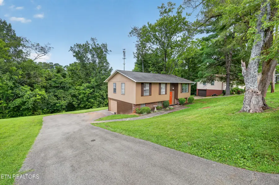 2220 Highland Rd, Maryville, TN 37801 - #3