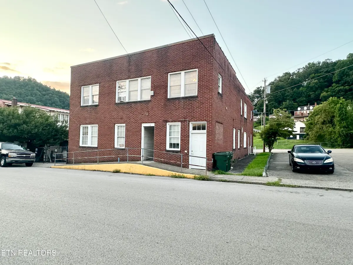 107 E Mound St, Harlan, KY 40831 - #1